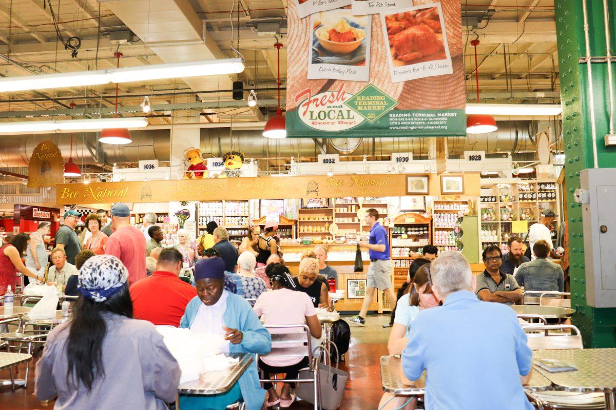 Patrons enjoy local food in Reading Terminal Market (Photo by Amber Denham ’18).