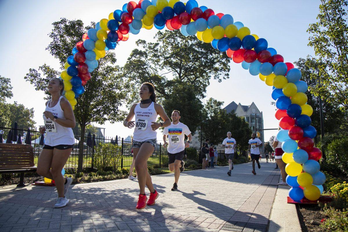 Students run to raise awareness for autism in 2019. PHOTO: MITCHELL SHIELDS ’22/THE HAWK  