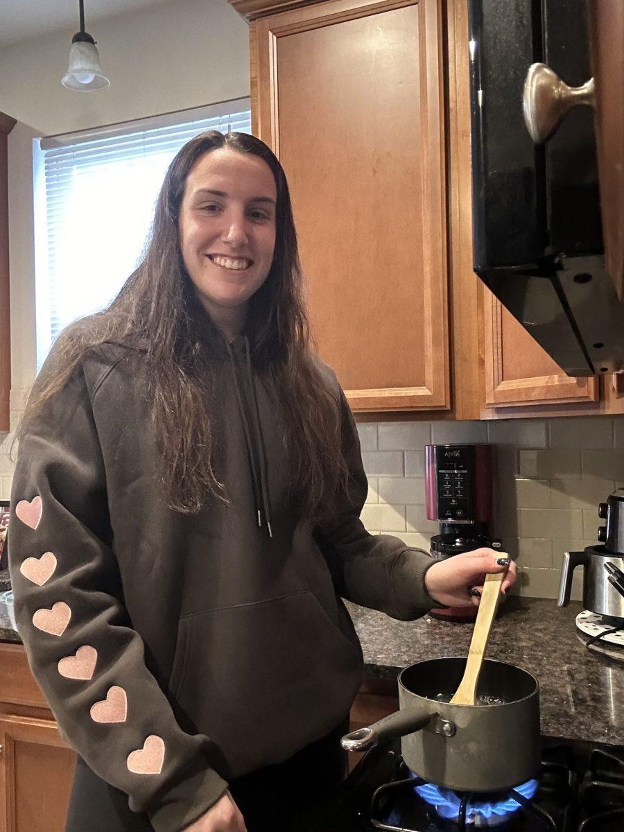 Katie Cappelletti ’24 prepares a meal at her off-campus house, Jan. 25.
PHOTO COURTESY OF KATIE CAPPELLETTI ’24