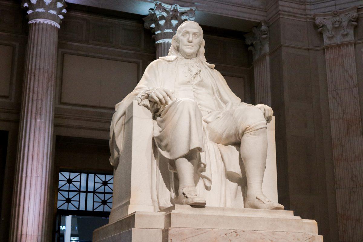 Statue of Benjamin Franklin at the Franklin Institute (Photo by Rose Weldon, ’19).