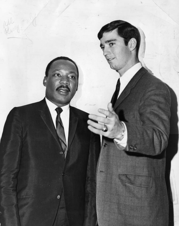 Martin Luther King Jr. and James Mingle talk before the
speech (Photo by Nelson, Temple University Archives).