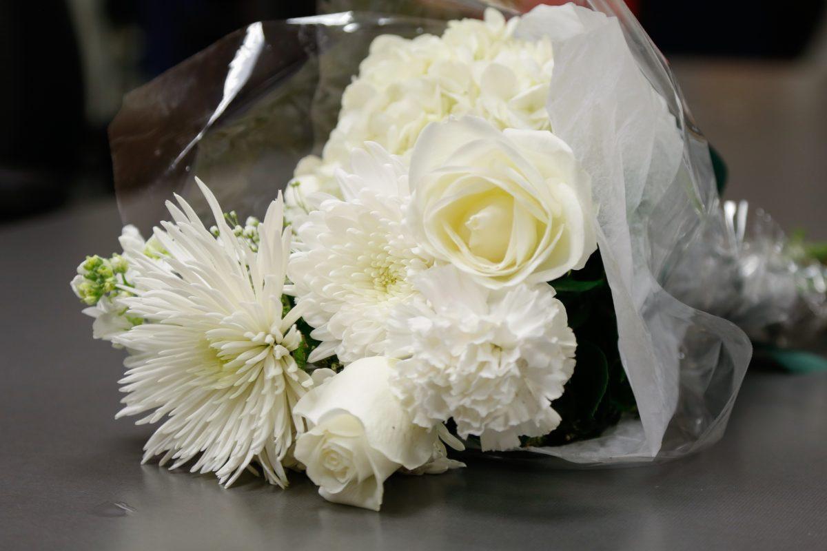 Men and women wore white roses at the Grammys in solidarity for Times Up (Photo by Matt Barrett 21). 