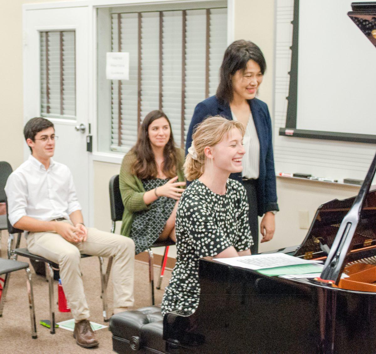 Austin Sbarra ’18, Daisy Abrams ’19 and Jenny Nessel ’19 work with pianist Yoshimi Yomauchi at the master class held in the fall 2017 semester (Photo by Chris Fastiggi ’18, courtesy of University Communications).