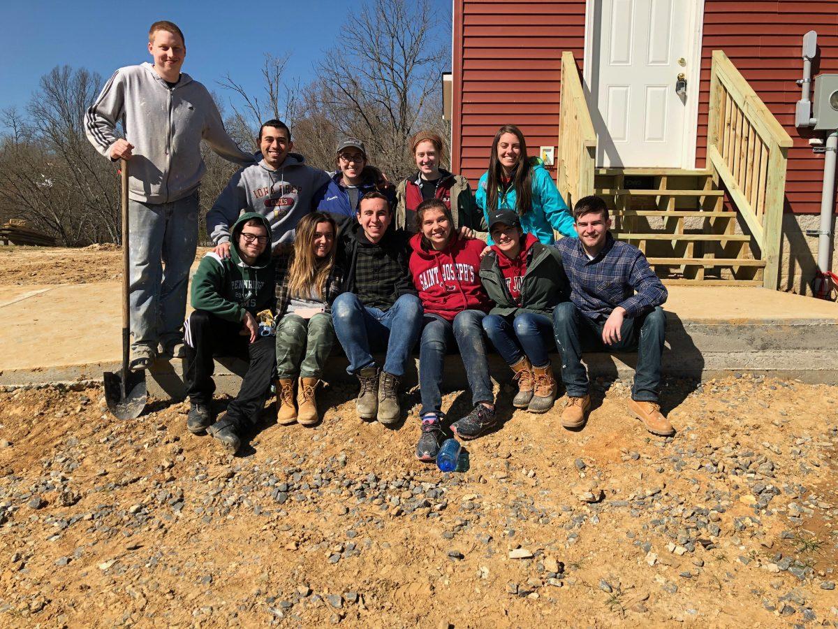 St. Joe's students on APEX at their service location in Tennessee (Photo courtesy of Sam Henry '19). 