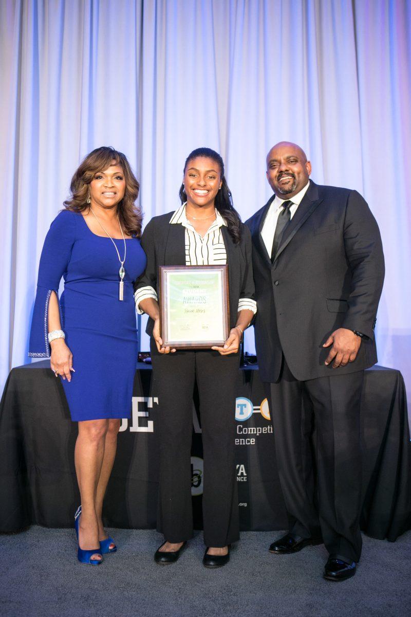 Raven Moses ’20 receives an award at the 2018 Black Engineer of the Year Awards (Photo courtesy of Moses). 