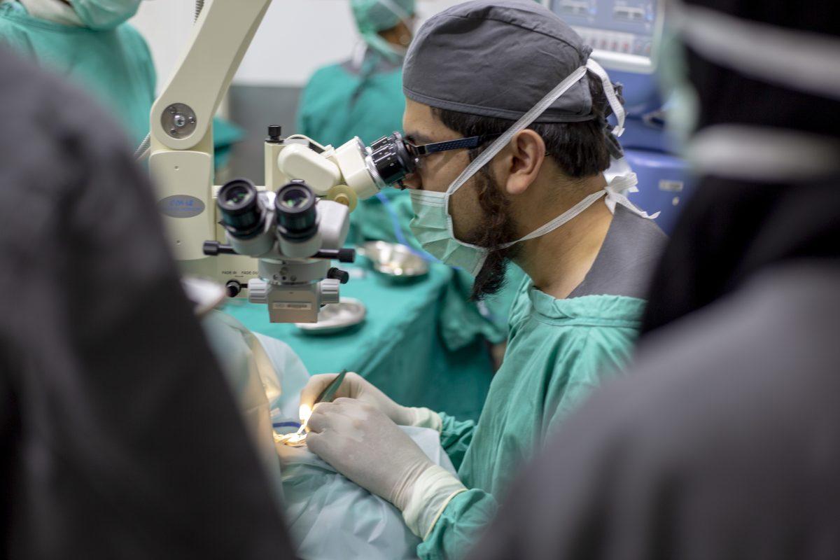 Doctors give patients better eyesight