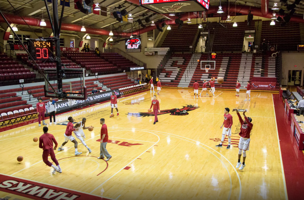 The St. Joe's men's basketball team warms up before a game during the 2017-18 season (Photo by Luke Malanga '20).