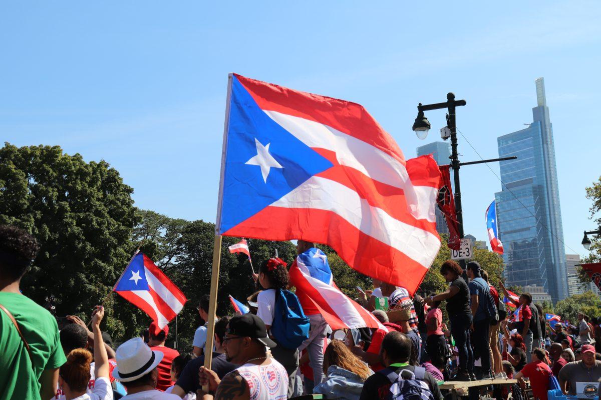 Members of the crowd wave Puerto Rican flags of all sizes (Photo by Samantha Santomauro ’19).
