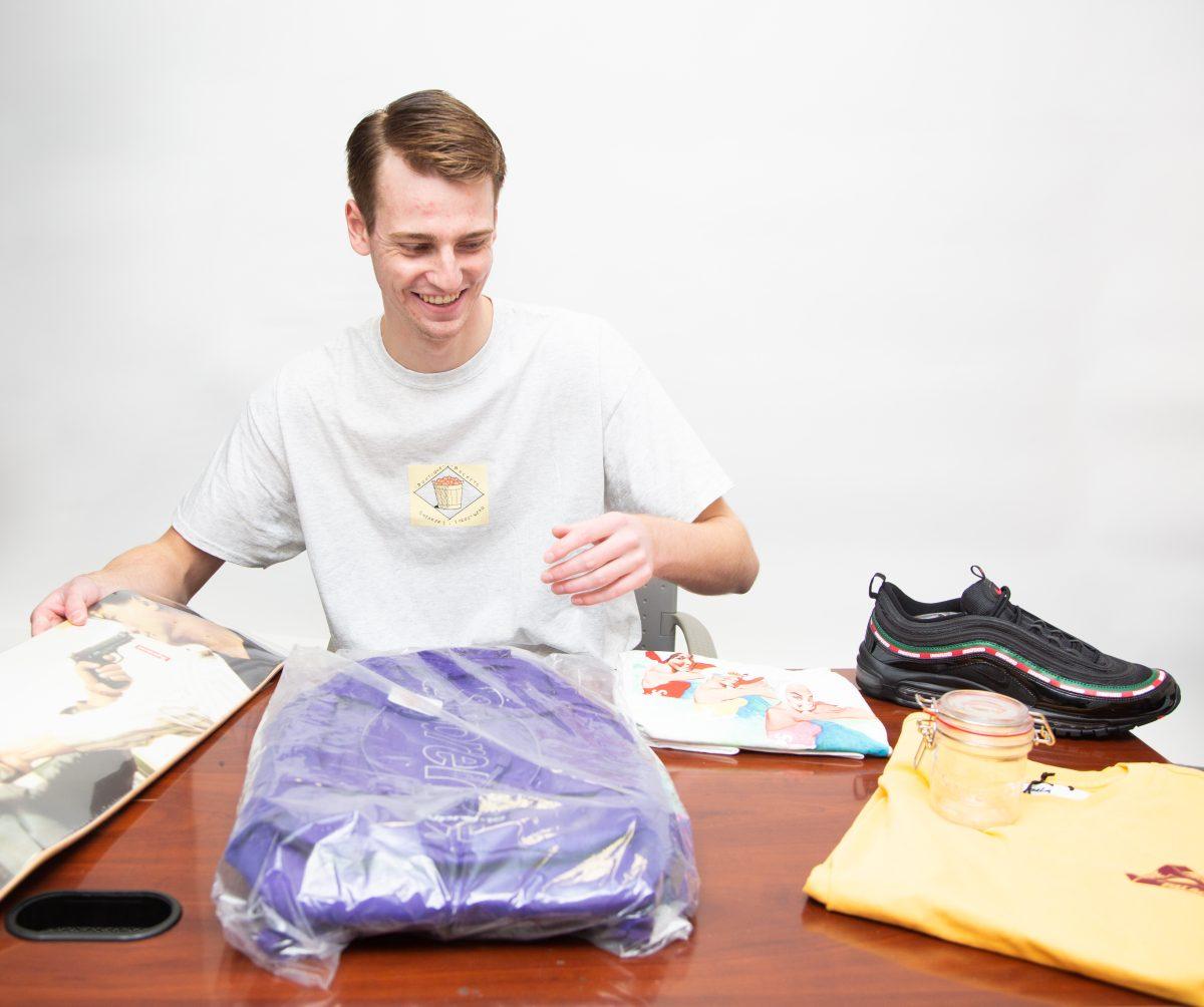 Alexander Bell ’19 organizes his business’s products (Photo by Luke Malanga ’20). 