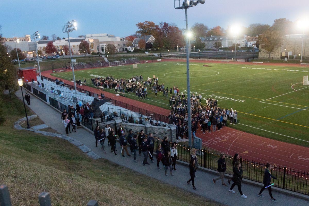 Participants gather at Sweeney Field to begin the Out of the Darkness Walk. PHOTOS: MATT BARRETT ’21 / THE HAWK