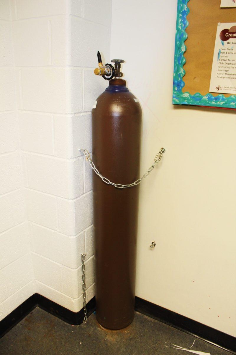 A helium tank in the Office of Student Activities. PHOTO BY ROSE BARRETT '20 / THE HAWK
