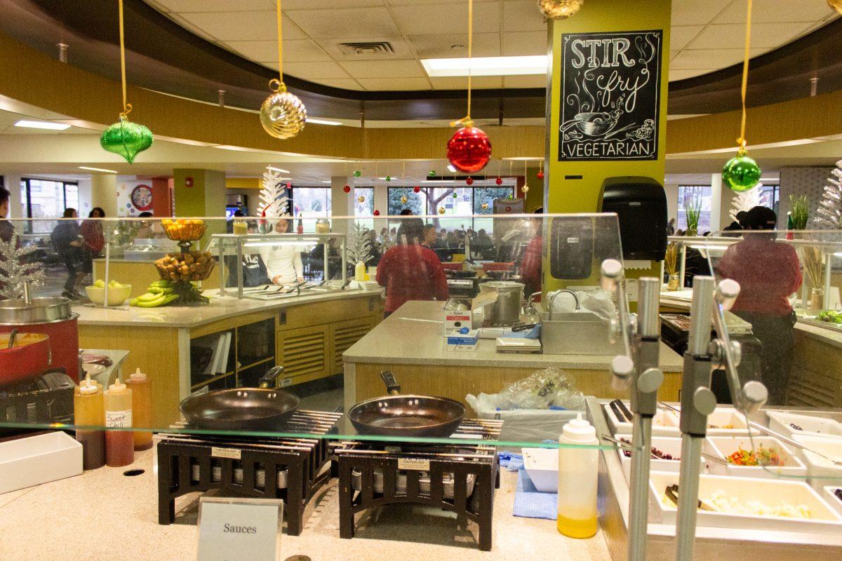 Campion Dining Hall serving vegetarian stir fry. PHOTO: MITCHELL SHIELDS ’22/THE HAWK. 
