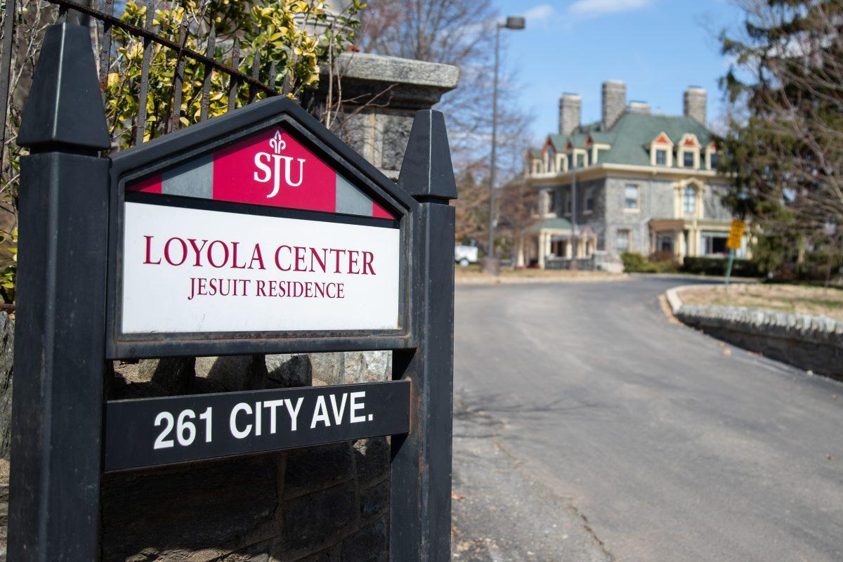 The+Loyola+Center+currently+serves+as+a+residence+for+the+St.+Joe%E2%80%99s+Jesuit+community.+PHOTO%3A+MITCHELL+SHIELDS+%E2%80%9922%2FTHE+HAWK