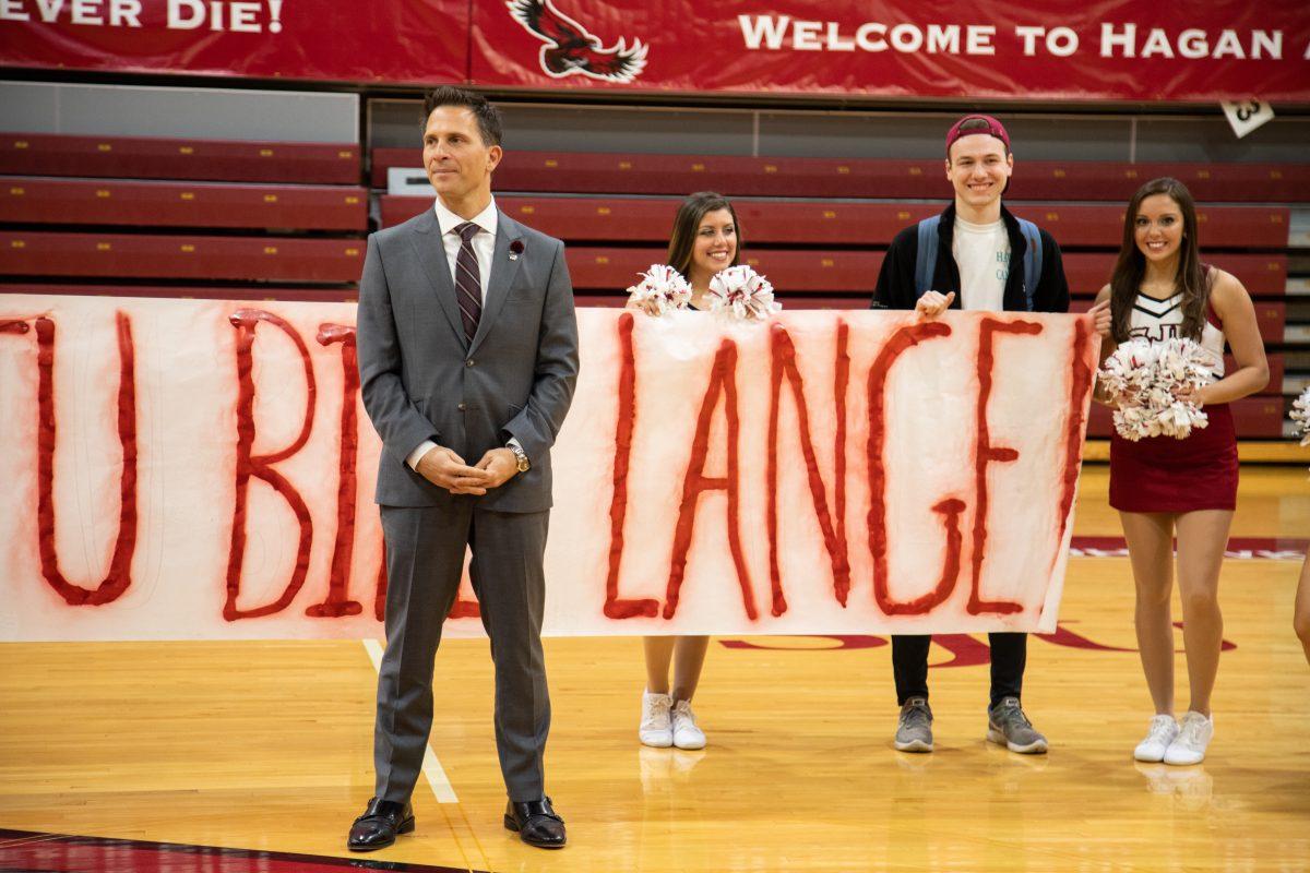 Billy Lange, newly appointed mens basketball head coach, was introduced to the St. Joes community on April 4 and was received by fans in Michael J. Hagan  ’85 Arena. PHOTO: MITCHELL SHIELDS ’22/THE HAWK