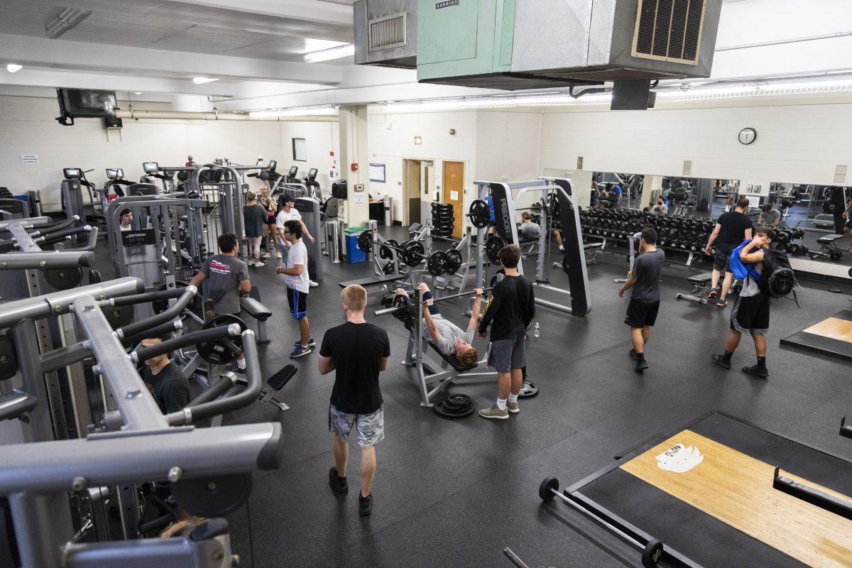 Students work out in OPake Recreation Center on a Monday night. PHOTO: Mitchell Shields 22