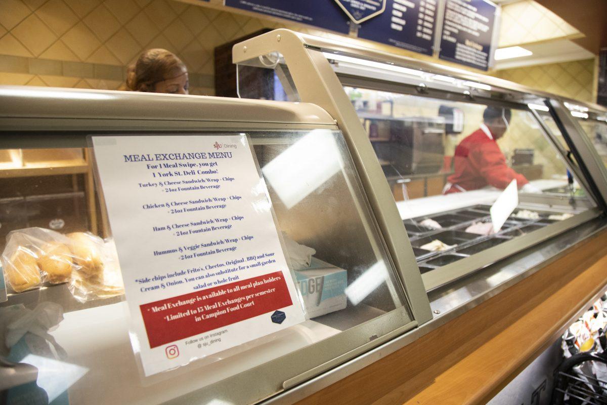 A sign explains the choices for the meal exhange program. PHOTO: Mitchell Shields ’22