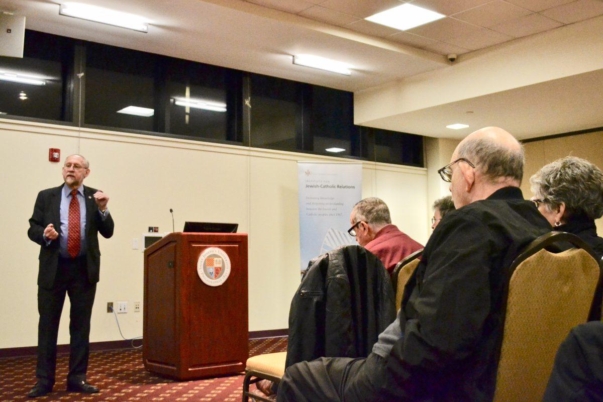 Paul Finkelman, Ph.D., talks to the crowd about slavery in the Bible. PHOTO: LESLIE QUAN ’22/THE HAWK
