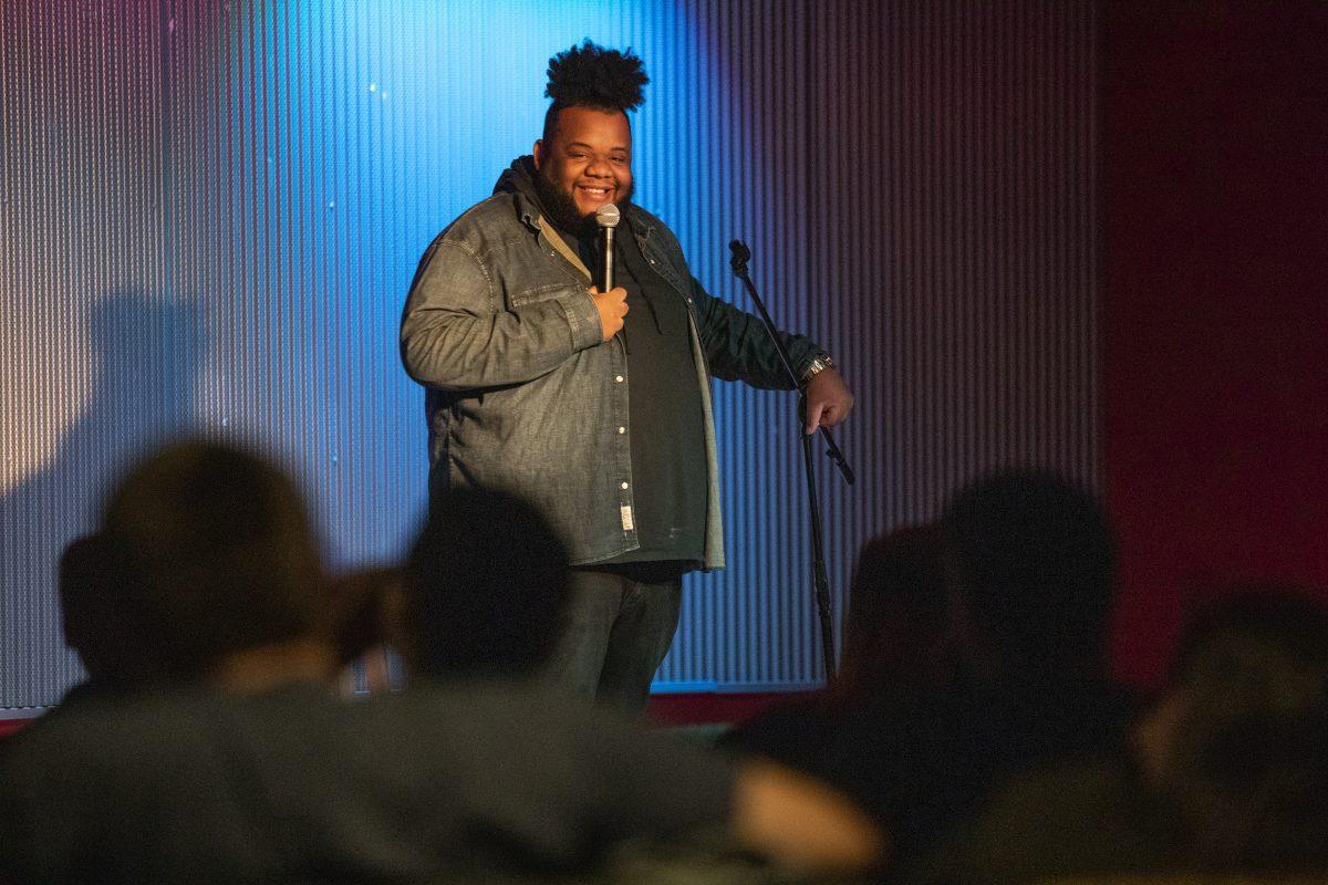 Kiry Shabazz entertains a St. Joe’s audience with his humor. PHOTO: MITCHELL SHIELDS ’22/THE HAWK