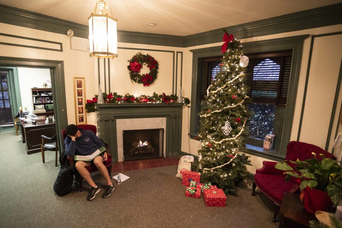 Decorations in Wolfington Hall help to ring in the holiday season. PHOTO: Mitchell Shields ’22