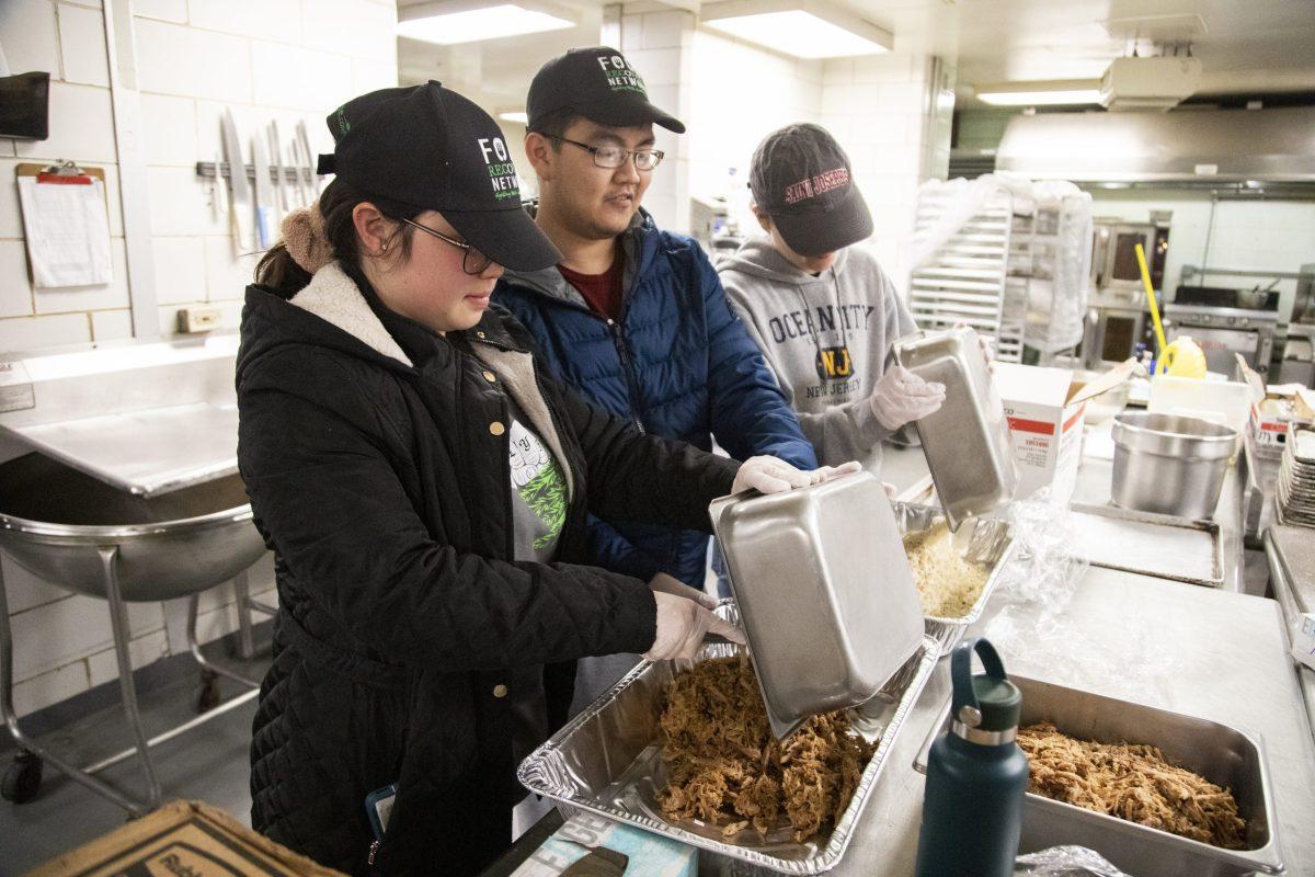 From left to right, Maria Maldonado Weng ’20, Triet Nguyen ’20 and Irena Kondrat ’22 all spend their time making sure food doesn't go to waste. PHOTOS: MITCHELL SHIELDS '22/THE HAWK