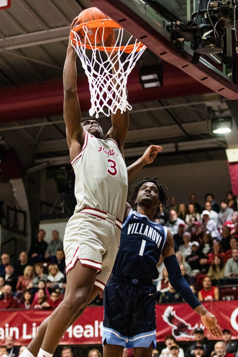 Freshman guard Cameron Brown set his career high of 17 points in St. Joe’s win over the UPenn. PHOTO: MITCHELL SHIELDS ’22/ THE HAWK