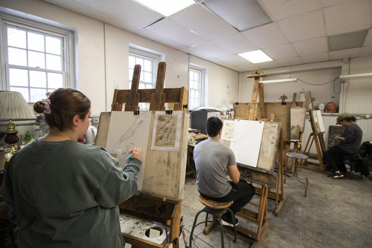 Caroline Stefan 22 and Young Song 20 use images as reference to draw their own pieces during the pilot program. PHOTO: JOEY TOCZYLOWSKI ’20/THE HAWK