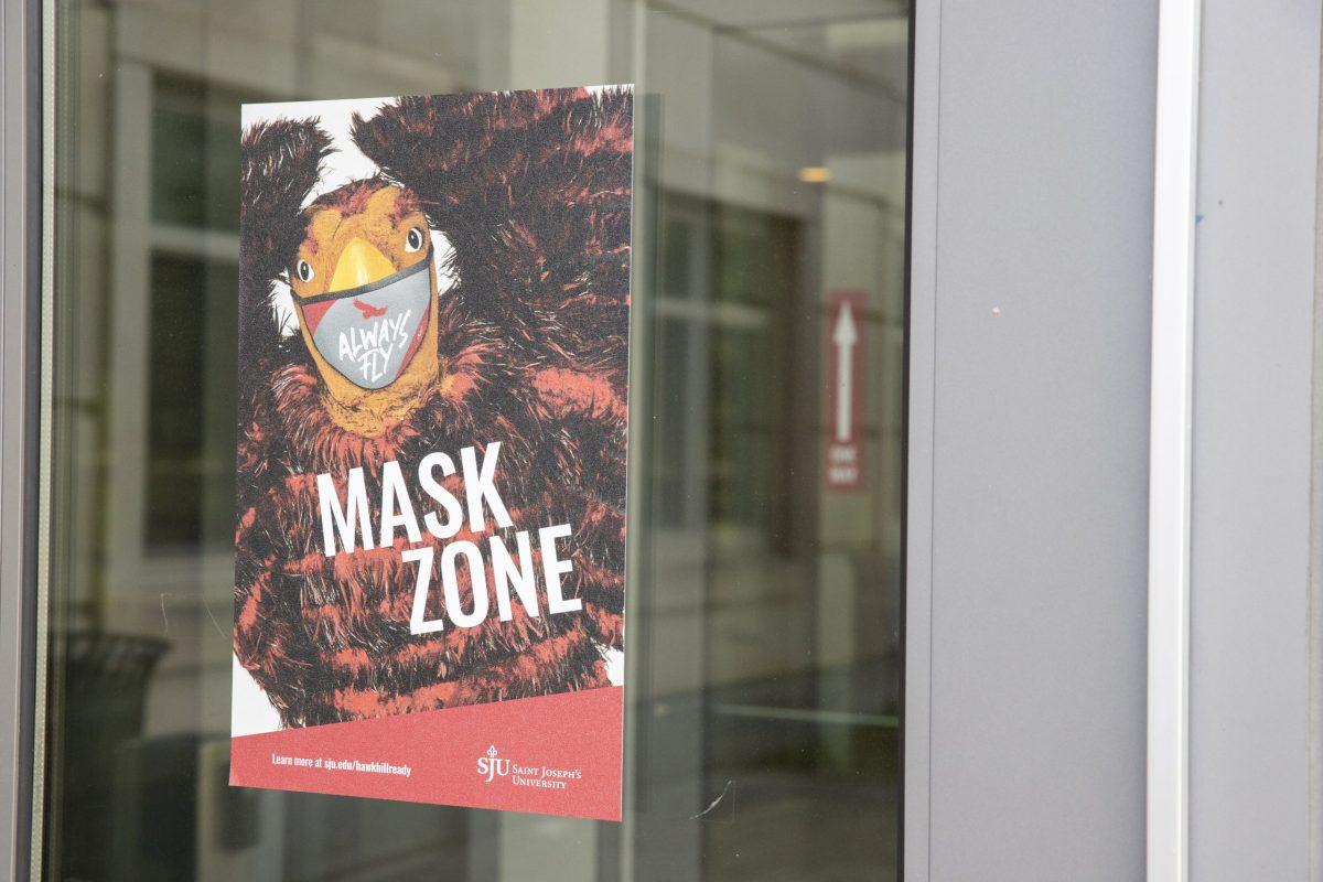 Signs prompting students to wear masks are displayed on campus buildings. PHOTO: MITCHELL SHIELDS 22/THE HAWK