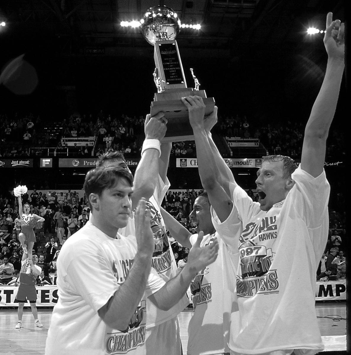 The+1996-97+men%E2%80%99s+basketball+team+celebrates+their+conference+title.+PHOTO+COURTESY+OF+SJU+ATHLETICS