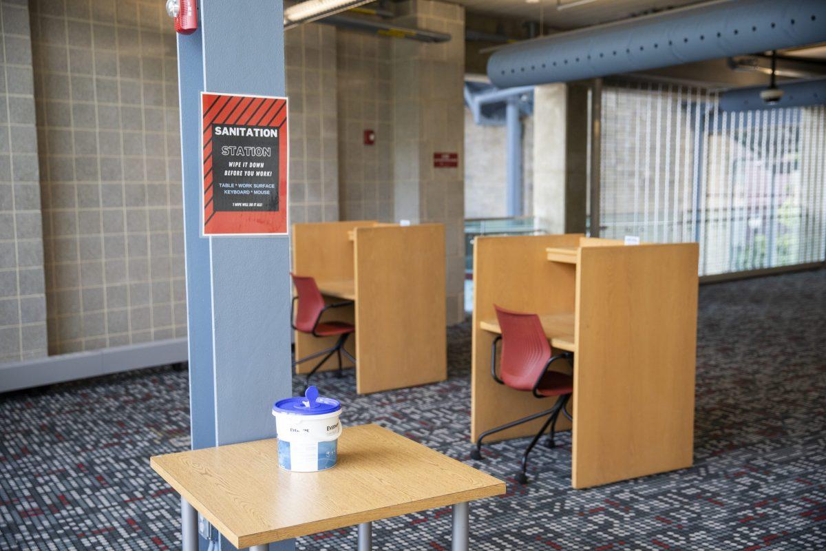 A sanitation station, equipped with disinfectant wipes, on the second floor of the Post Learning Commons. PHOTO: MITCHELL SHIELDS '22/THE HAWK 
