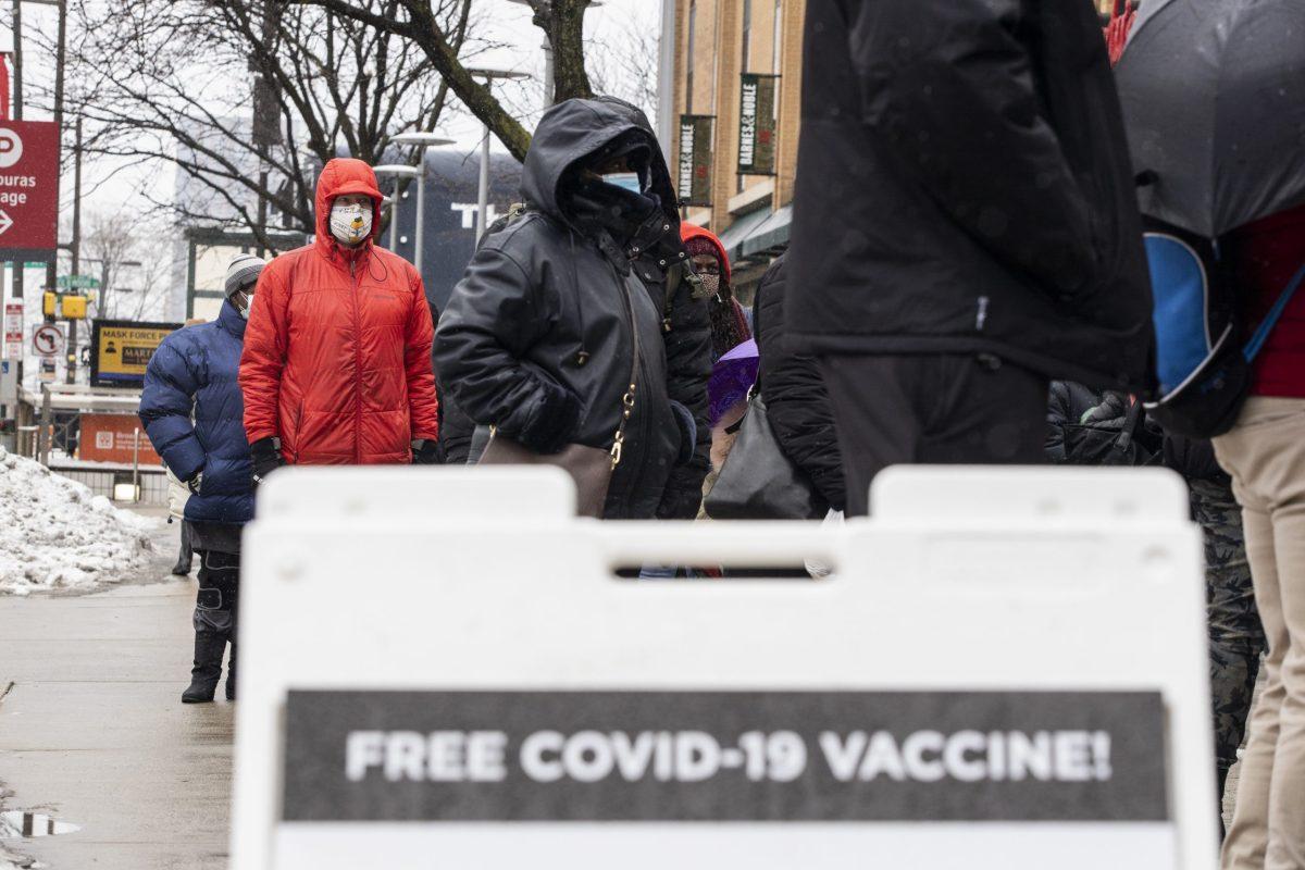 Philadelphians waited hours in the cold to receive their COVID-19 vaccination from the Black Doctors COVID-19 consortium. PHOTOS: MITCHELL SHIELDS '22/THE HAWK 