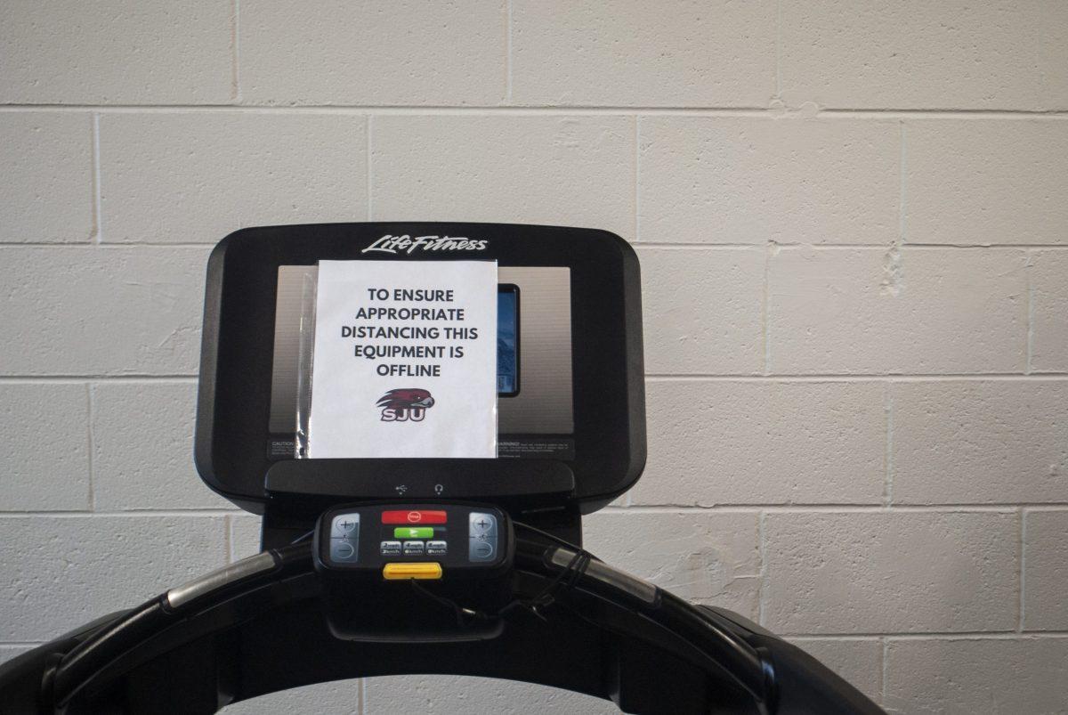 O’Pake Recreation Center has enacted a number of restrictions amid the pandemic
PHOTO: LUKAS VAN SANT ’21/THE HAWK