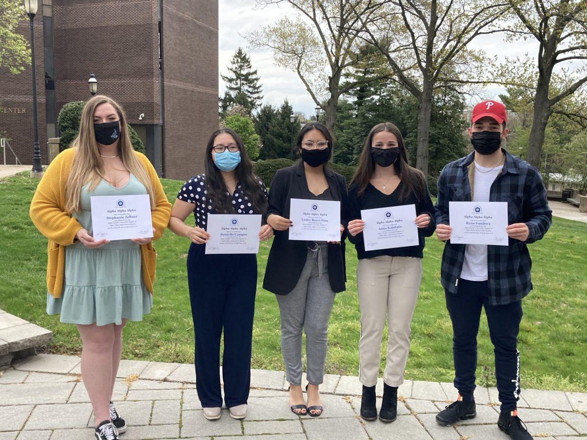 (Left to right) Stephanie Zellner ’22, Daniella Campos ’23, Lesley Reyes Pina ’22, Anna Kalafatis ’22 and Ryan
Fundora ’22 were among those inducted to Tri Alpha on April 16.
PHOTO COURTESY OF NANCY KOMADA, PH.D.