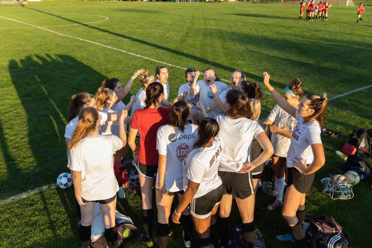 The women’s club soccer team in a group huddle before the game.
PHOTOS: MITCHELL SHIELDS ’22/THE HAWK