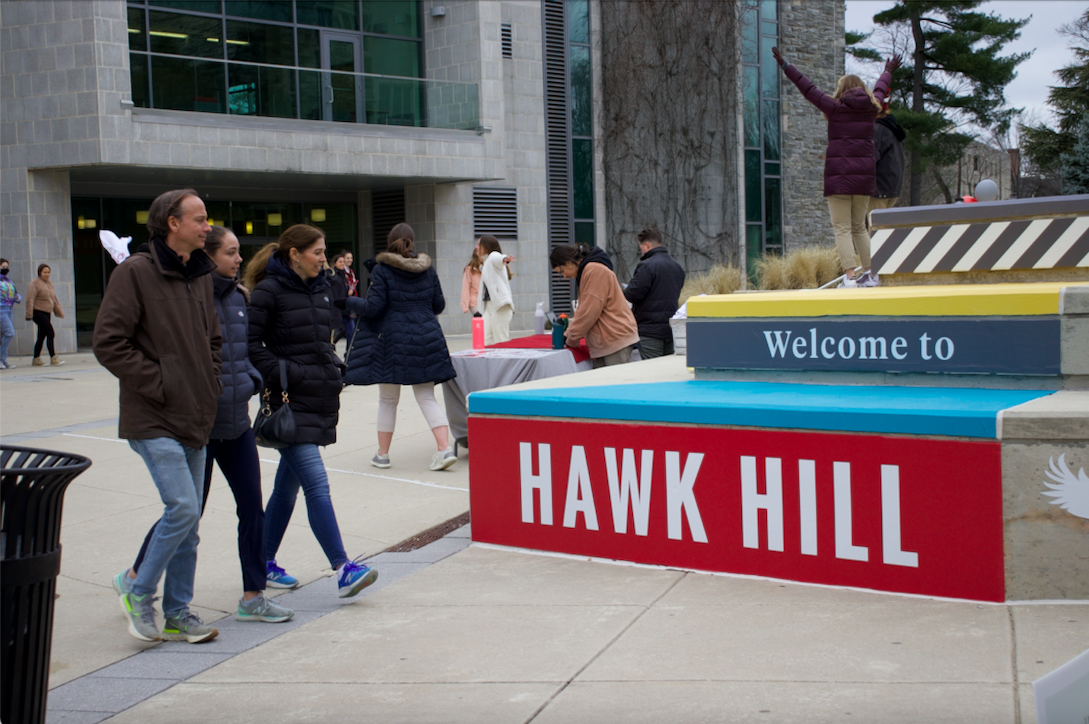 Hawk Hosts ran several information stations, including one outside Drexel Library.
PHOTO: ALLISON KITE ’22/THE HAWK