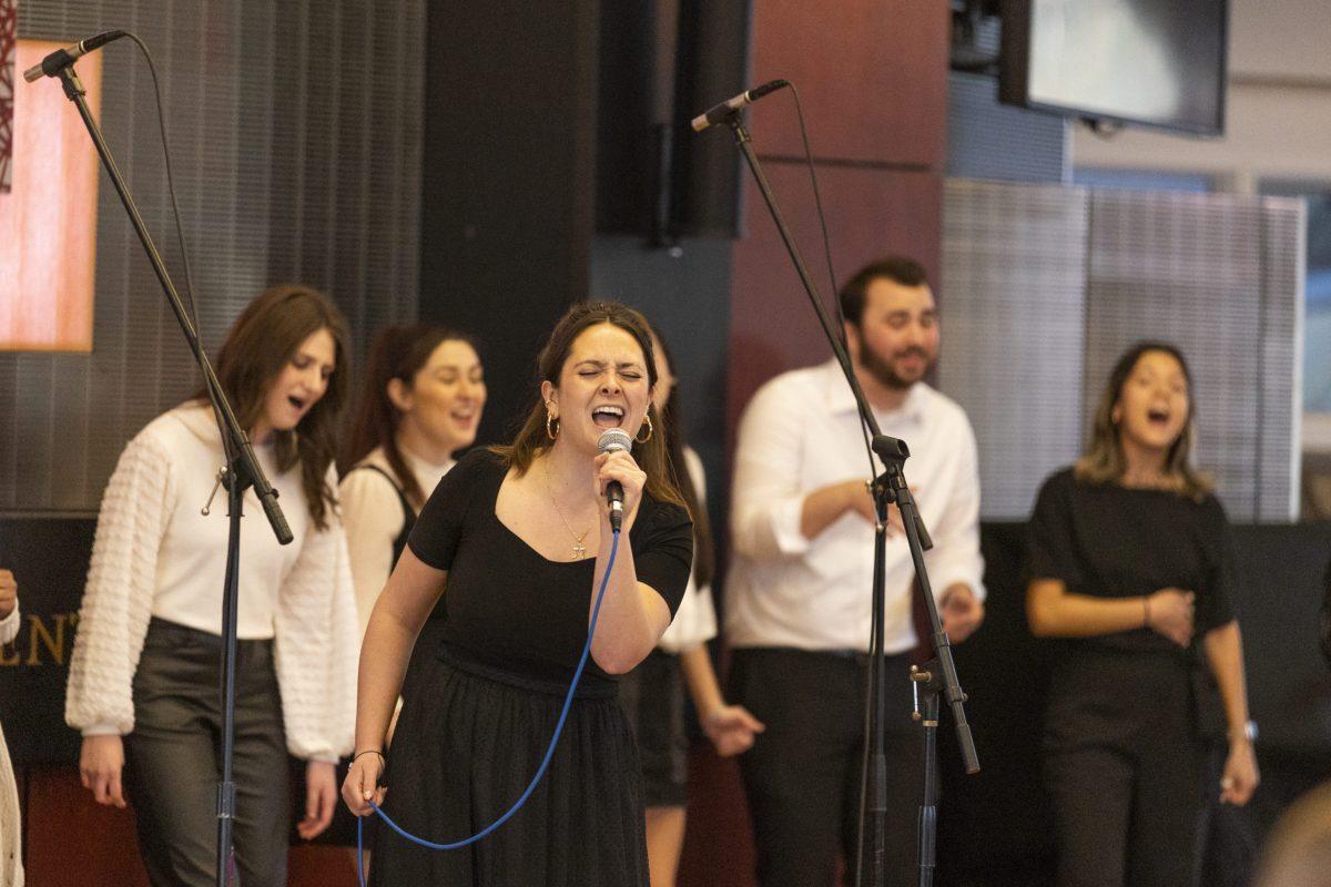 Olivia Tilton ’22 leads St. Joe’s Hawkappella in the song “Ain’t it Fun” by Paramore. 
PHOTOS: MITCHELL SHIELDS ’22/THE HAWK