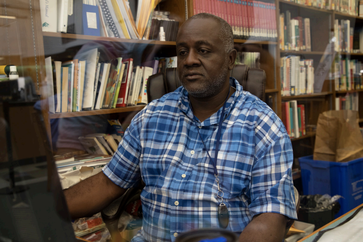 Marvin DeBose is a member of a national book committee called “In The Margins.”
PHOTO: KELLY SHANNON ’24/ THE HAWK