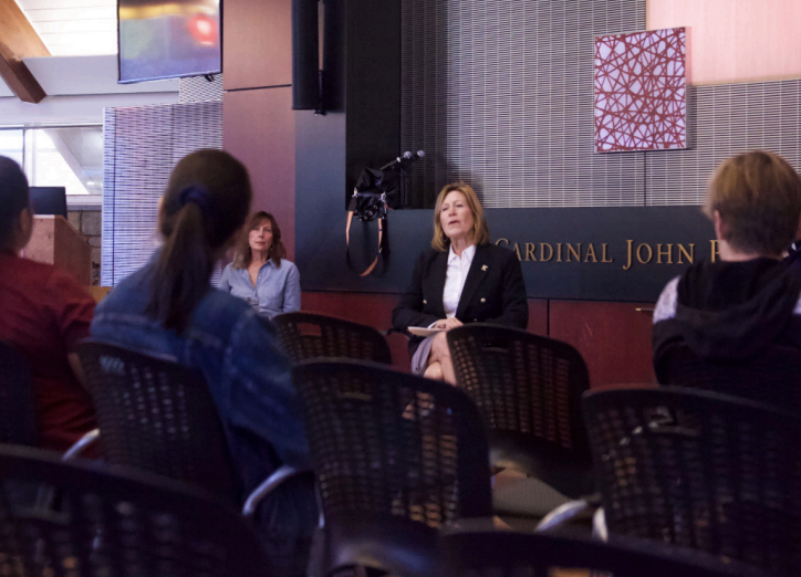 Associate Vice President Sarah Quinn, MBA (left) and Board of Trustees member Margaret Hondros, MBA
(middle) talked to students at the listening session. PHOTO: KEELY GALLAGHER ’23/THE HAWK