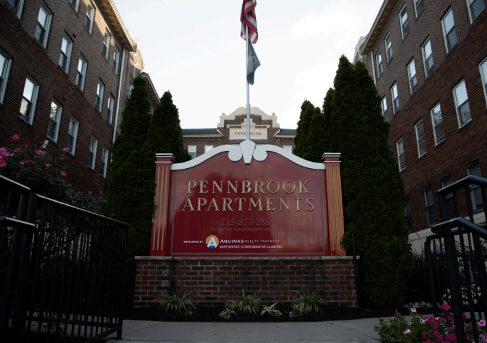 Pennbrook+Apartments+on+N+63rd+St.+currently+houses+sophomore+students.%0APHOTO%3A+KELLY+SHANNON+%E2%80%9924%2FTHE+HAWK