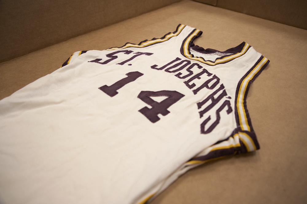 Nelson’s jersey is kept at the Saint Joe’s archives. PHOTO: KELLY SHANNON ’24/THE HAWK