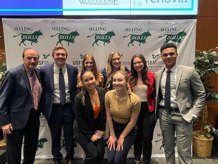 Members of SJU Sales Club at the Selling with the Bulls competition held in
Tampa, Florida on Feb.17. PHOTO COURTESY OF GABRIELLA GUZZARDO ’23/THE HAWK
