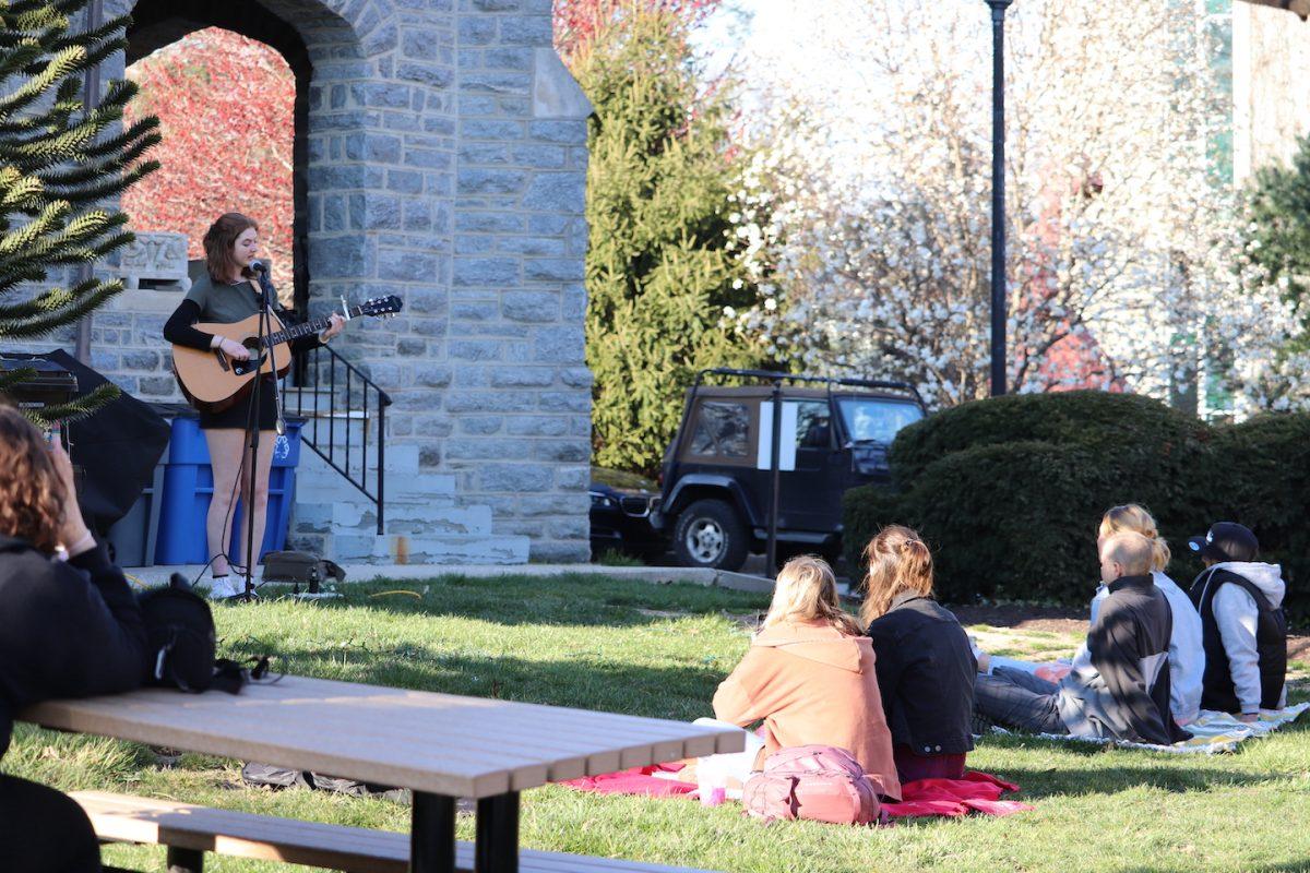 Erin Walton ’26 plays a folk song on her guitar as Art Club members watch and listen during Open Mic Night.
PHOTO: MAX KELLY ’24 /THE HAWK