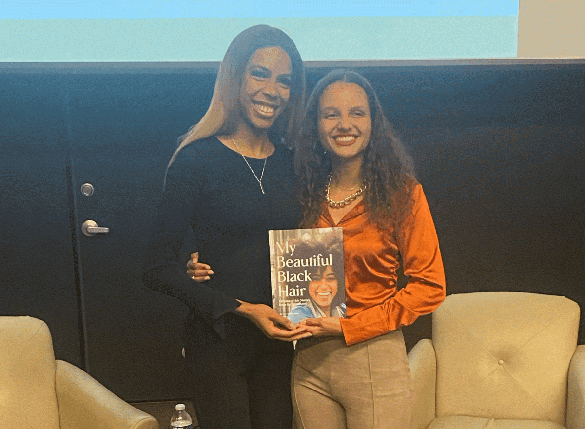 Ky OBrien, owner and founder of Beauty2Go hosts a Q&A with St. Clair Detrick-Jules, author of My Beautiful Black Hair, at an event in the Forum
Theatre on the Hawk Hill campus March 28.
PHOTO: IMANI BRISCOE ’17