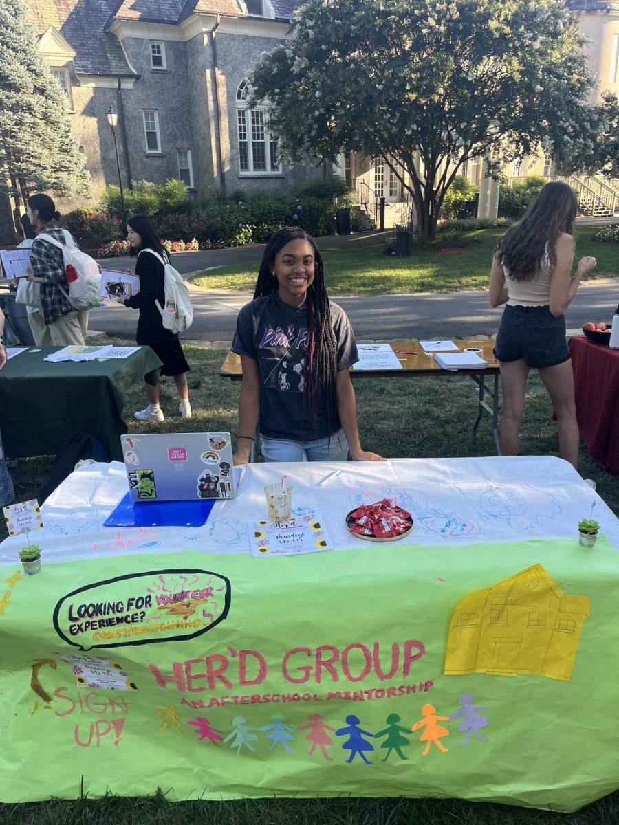 Zoe Brown ’25 at the Hawk Hill activites fair on Aug. 31.
PHOTO COURTESY OF ZOE BROWN ’25