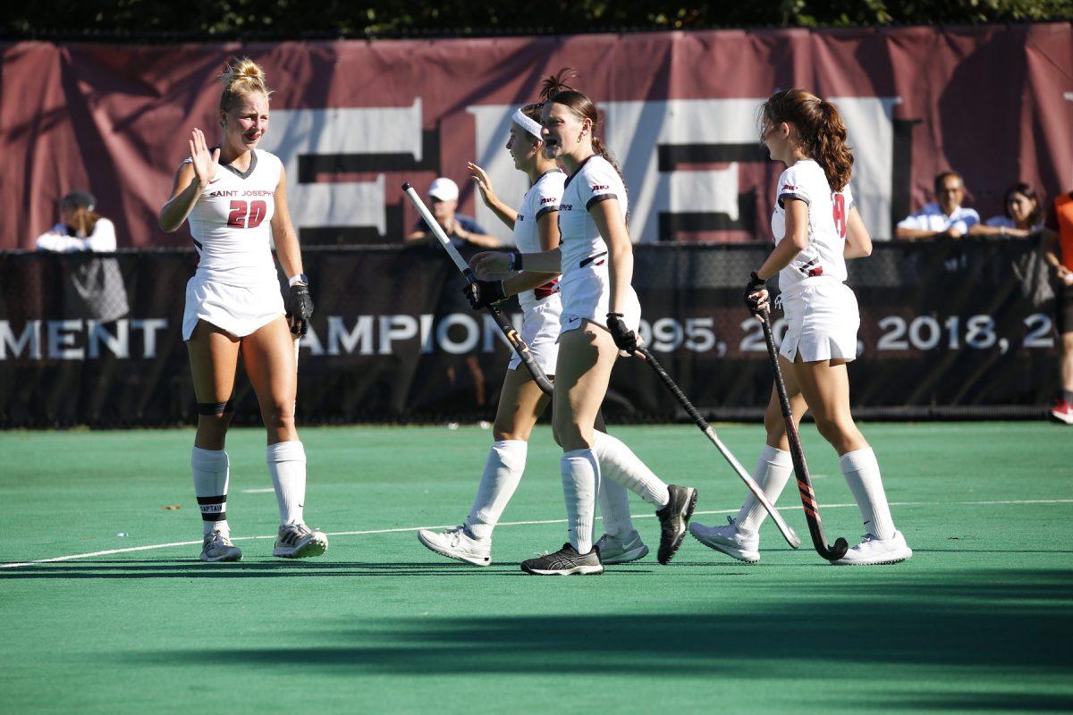 Players+celebrate+after+scoring+against+VCU.%0APHOTO%3A+MADELINE+WILLIAMS+%E2%80%9926%2FTHE+HAWK