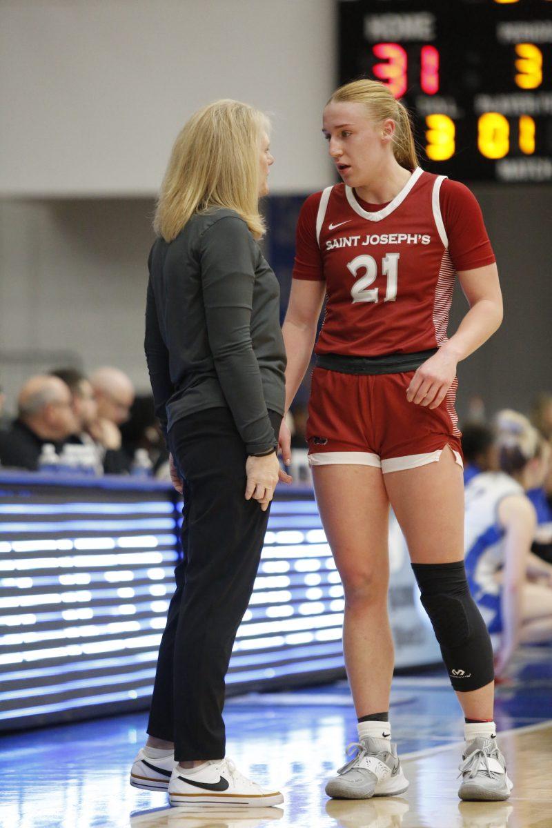 Junior guard Mackenzie Smith talks with Head Coach Cindy Griffin during a timeout, March 3.
PHOTO: MADELINE WILLIAMS ’26/THE HAWK