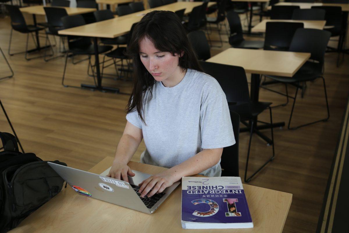Zoe Rhoads ’25 is one of four students in Chinese Conversation and Composition II. PHOTO: MADELINE WILLIAMS ’26/THE HAWK