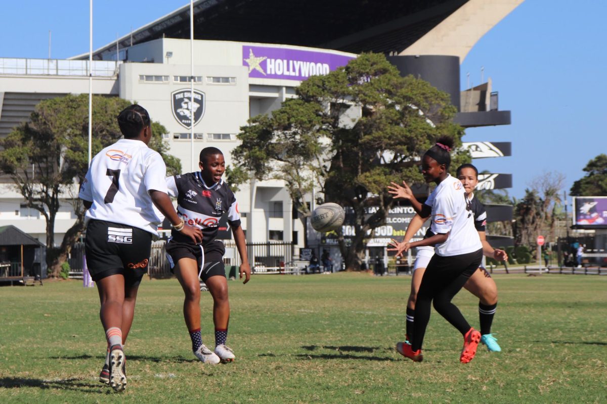Donning their Durban Sharks kits for the first time following their capping ceremony, the U16 Sharks players hone their skills during a training session. PHOTO: ZACH PODOLNICK 26/THE HAWK