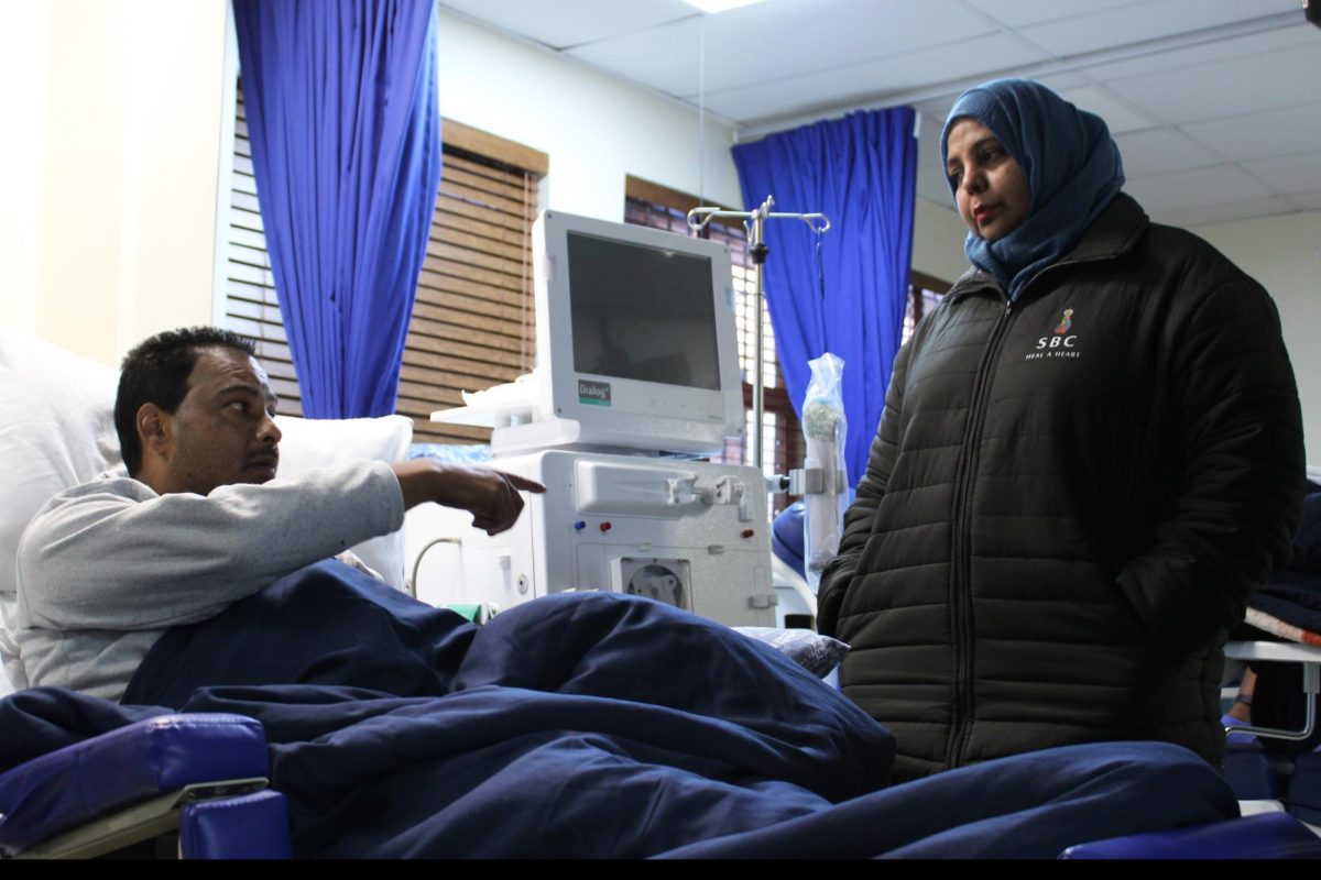 Muniera Hassen (right), SBC dialysis and cataract administrator, speaks to Mr. Martin, a patient who has been receiving dialysis treatment at Sabera's Dialysis clinic for two years.
PHOTO: MAXIMUS FISHER ’25