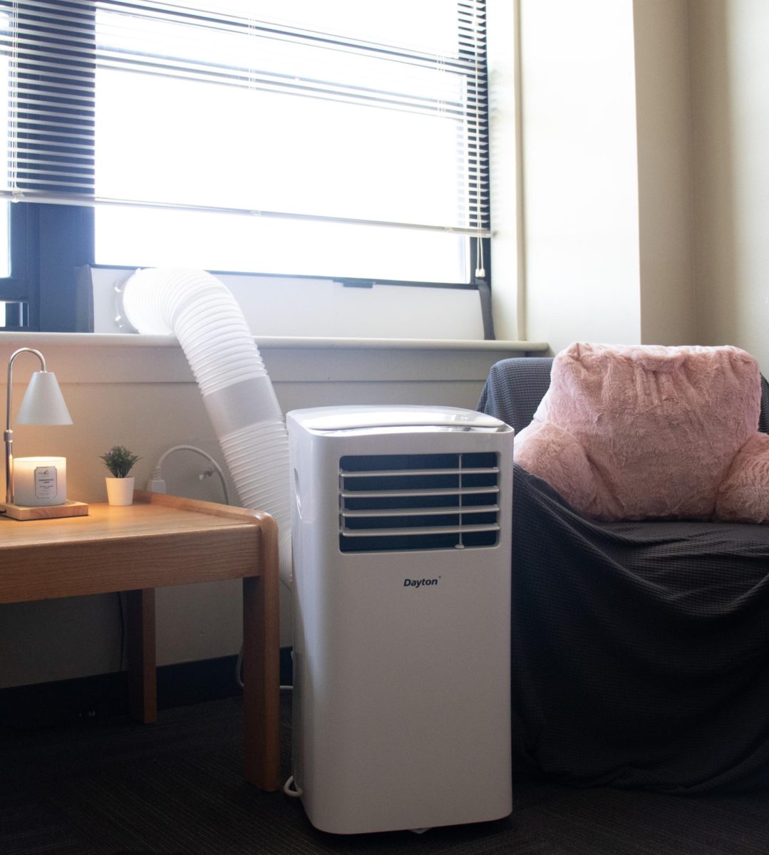 A portable air conditioning unit installed by Facilities in Lannon Hall, Sept. 9. 
PHOTO: ZACH PODOLNICK ’26/THE HAWK