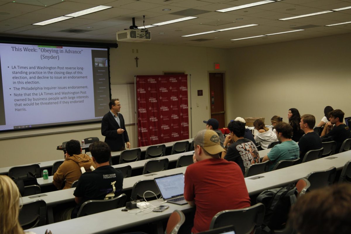 David Silver, Ph.D., associate professor and chair in business and professional ethics at The University
of British Columbia, speaks about the relationship between capitalism and democracy in Mandeville
Hall, Oct. 31. PHOTO: SAHR KARIMU ’26/THE HAWK